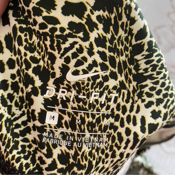 Nike โข One Tight Fit Leopard Print Mid-Rise 7/8 Leggings - Picture 10 of 12